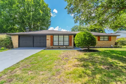 5813 Winifred Dr, Fort Worth, TX 76133