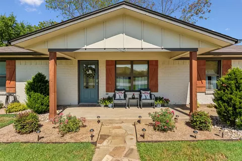 2904 S Garland St, Decatur, TX 76234