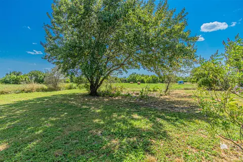 Exterior - 104 E Locust St, Celeste, TX 75423 photo 4 of 6