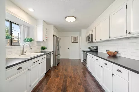Kitchen - 204 Laurel Ln, Euless, TX 76039 photo 2 of 4