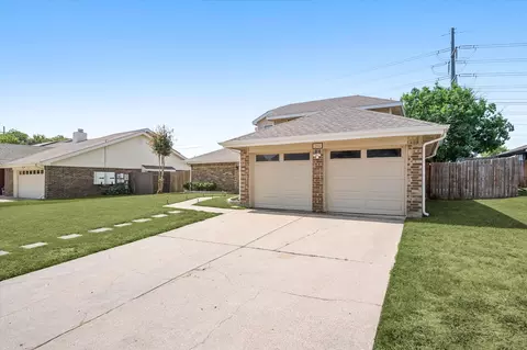 Exterior - 204 Laurel Ln, Euless, TX 76039 photo 2 of 7