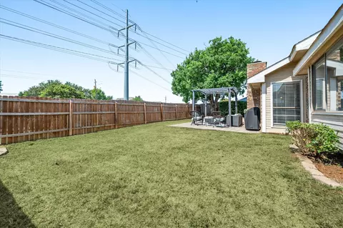 Exterior - 204 Laurel Ln, Euless, TX 76039 photo 7 of 7