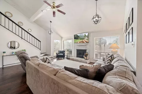 Living - 204 Laurel Ln, Euless, TX 76039 photo 2 of 4