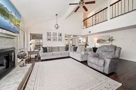 Living - 204 Laurel Ln, Euless, TX 76039 photo 3 of 4