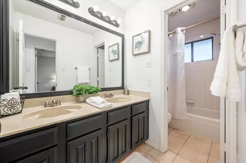 Bath - 204 Laurel Ln, Euless, TX 76039 photo 6 of 6