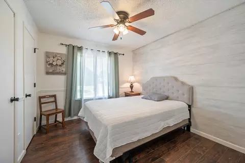 Bedroom - 204 Laurel Ln, Euless, TX 76039 photo 5 of 8