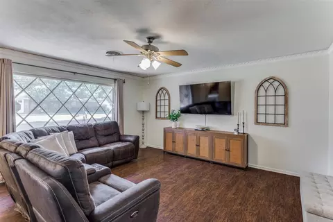 158 Hallmark Dr W, Fort Worth, TX 76134