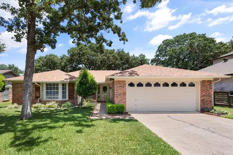3016 Oak Valley Dr, Bedford, TX 76021