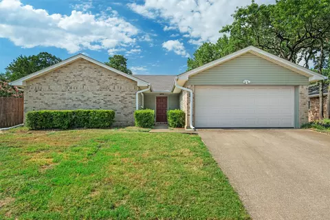 2828 Edgewood Ln, Bedford, TX 76021