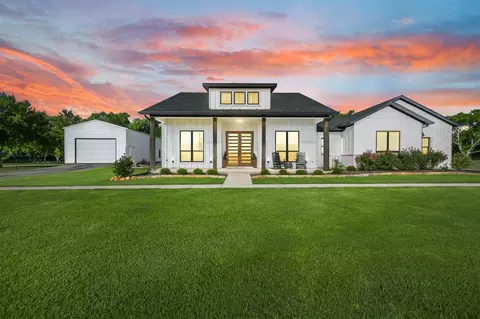 2828 Howell Dr, Venus, TX 76084