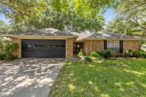 3216 Elkhart Ct, Arlington, TX 76016