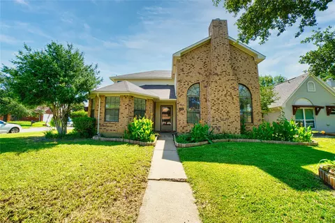 6001 Heatherglen Dr, Arlington, TX 76017