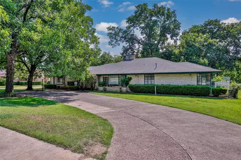 920 S Lindsay St, Gainesville, TX 76240