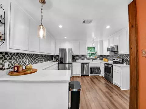 1409 W Ball St, Weatherford, TX 76086