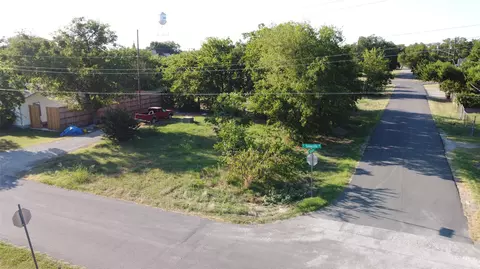 229 E 7th St, Anna, TX 75409 photo 2