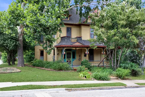 524 W Hunt St, Mckinney, TX 75069