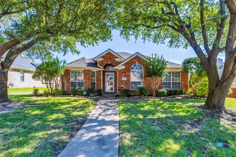 215 Pelican Cove Dr, Rockwall, TX 75087