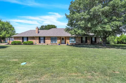 907 Rock Creek Dr, Oak Leaf, TX 75154
