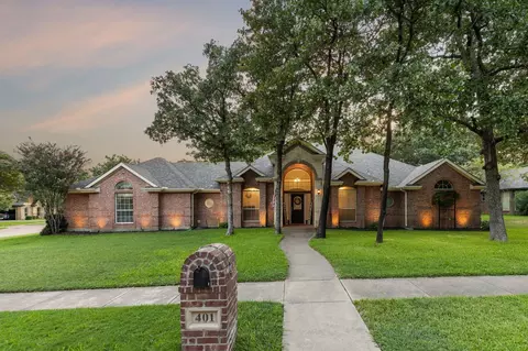401 Schooner Dr, Azle, TX 76020
