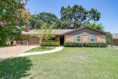 116 Arcadia St, Hurst, TX 76053