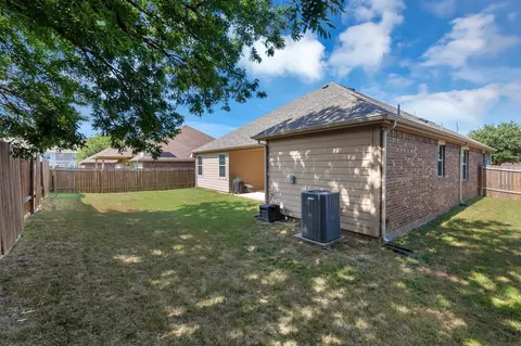 Exterior - 138 Springtree St, Denton, TX 76209 photo 2 of 4