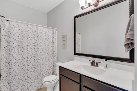 Bath - 138 Springtree St, Denton, TX 76209 photo 3 of 3