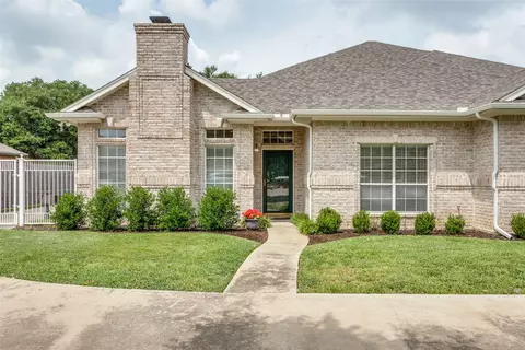 5602 Ledgestone Dr, Fort Worth, TX 76132