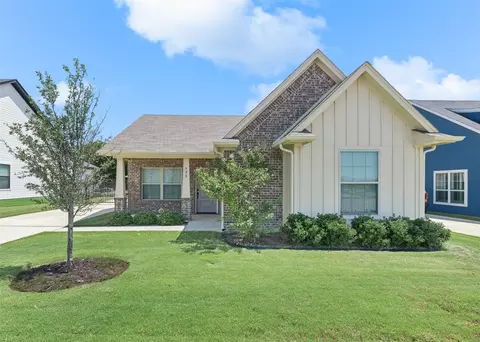628 Joy Ct, Burleson, TX 76028
