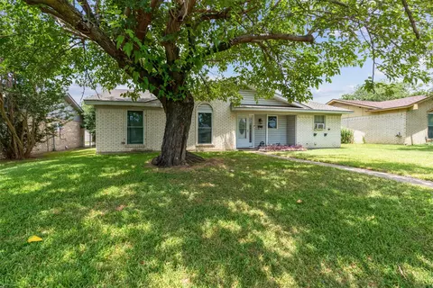 2029 Lamont Dr, Garland, TX 75040