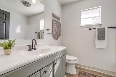 506 E Willingham St, Cleburne, TX 76031 photo 27