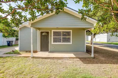506 E Willingham St, Cleburne, TX 76031 photo 2