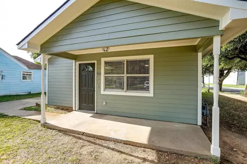 506 E Willingham St, Cleburne, TX 76031 photo 3