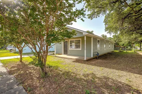506 E Willingham St, Cleburne, TX 76031 photo 4