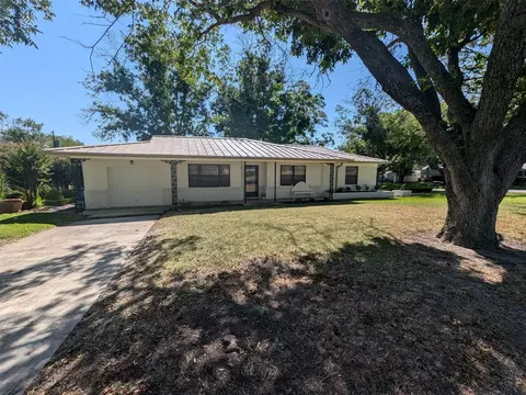 1605 S College Ave, Decatur, TX 76234