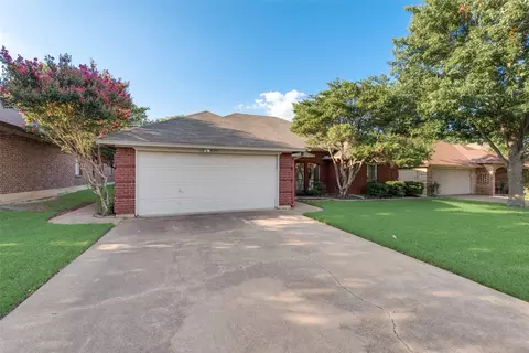 7625 Kimberly Ct, North Richland Hills, TX 76182