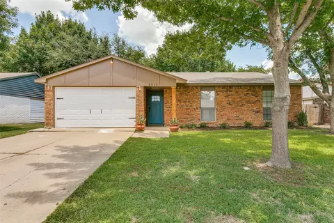 6913 Arborbrook Dr, North Richland Hills, TX 76182
