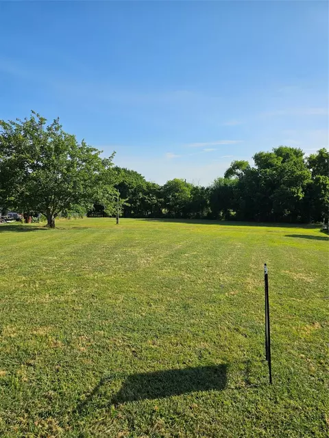 506 Sunny Dr, Southmayd, TX 75092