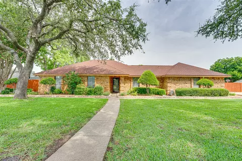 101 Carriage Dr, Waxahachie, TX 75165