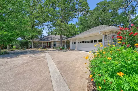 211 Modoc Trl, Lake Kiowa, TX 76240