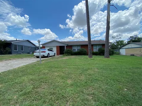 3112 Meadow Oaks Dr, Haltom City, TX 76117