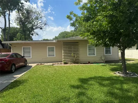 813 Travis St, Garland, TX 75040