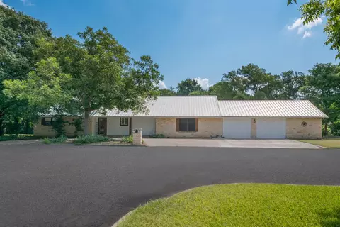 401 N Avenue V, Clifton, TX 76634