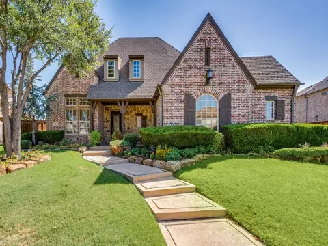 653 Scenic Dr, Irving, TX 75039