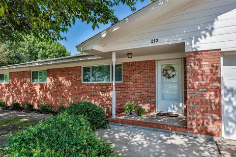212 S Pine St, Muenster, TX 76252