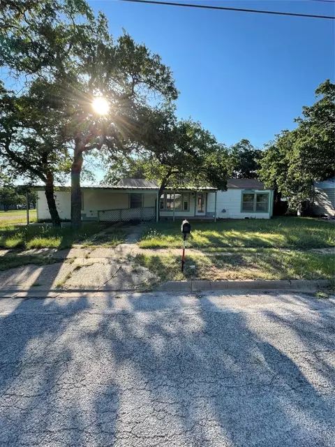100 S Hillcrest Ave, Eastland, TX 76448