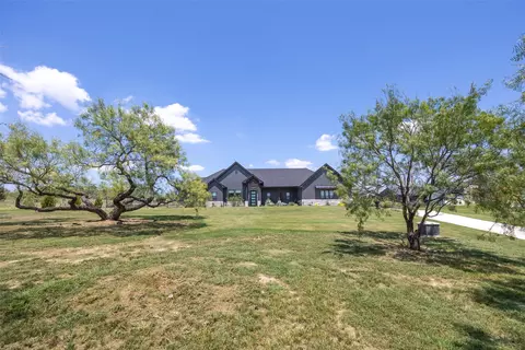 301 Red Roan Rdg, Weatherford, TX 76087
