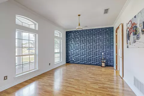 9207 E Par View Cir, Cedar Hill, TX 75104