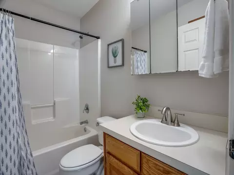 Bath - 731 E Jacob St, Pilot Point, TX 76258 photo 2 of 2