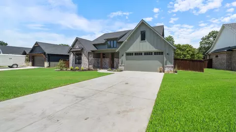 17731 Chaparral Dr, Mabank, TX 75147