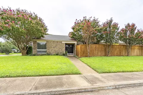 16429 Lauder Ln, Dallas, TX 75248